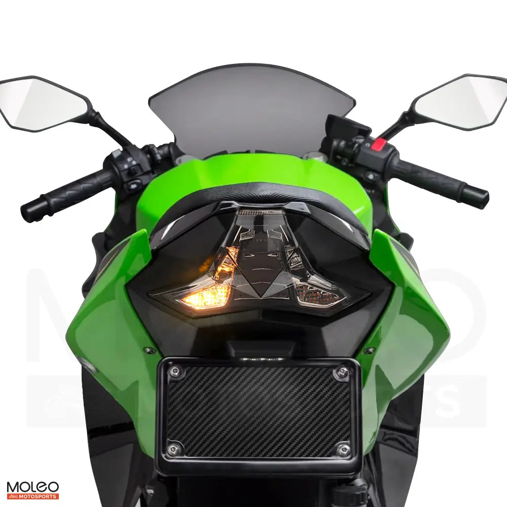 The turn signal on Kawasaki Ninja 400 / Z400 integrated tail light blinks distinctly, accurately signaling the rider's turning plan.